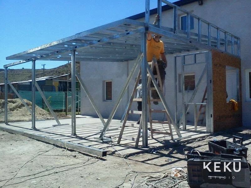Montaje de la estructura y cubierta de la ampliación