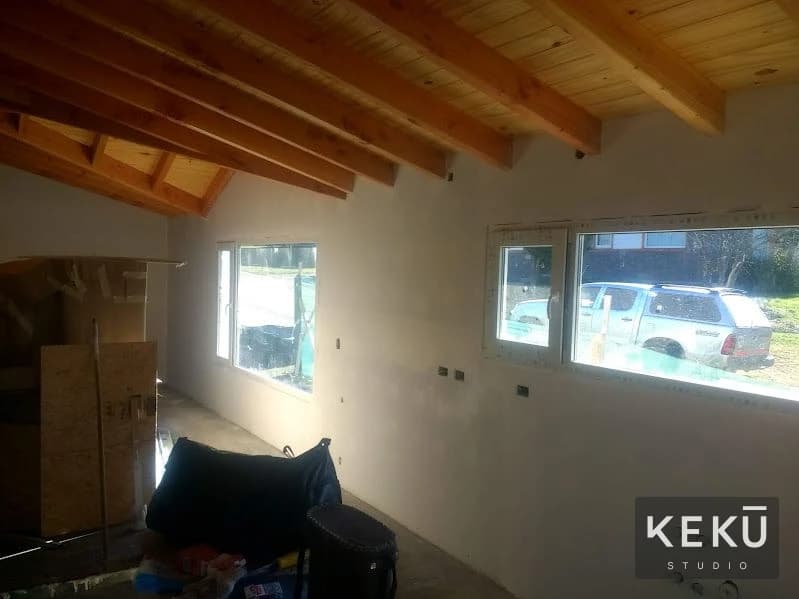 Avance de las terminaciones interiores bajo cubierta de madera