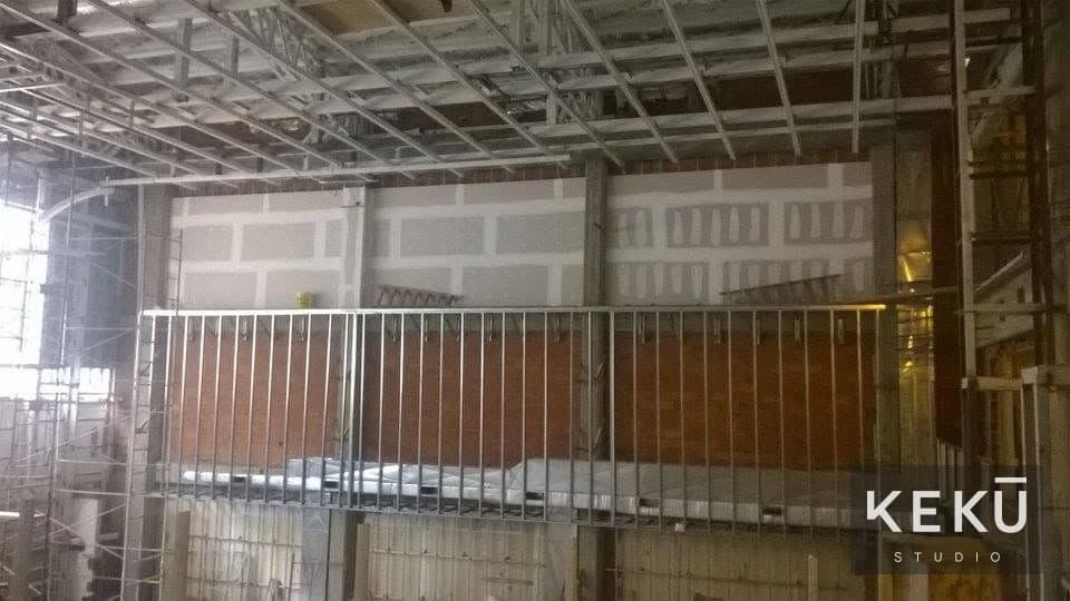Estructuras suspendidas para los cielorrasos del local