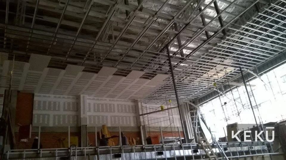 Estructuras suspendidas para los cielorrasos del local