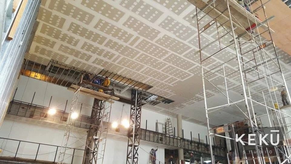Colocación de placas y tratamiento de juntas en cielorrasos
