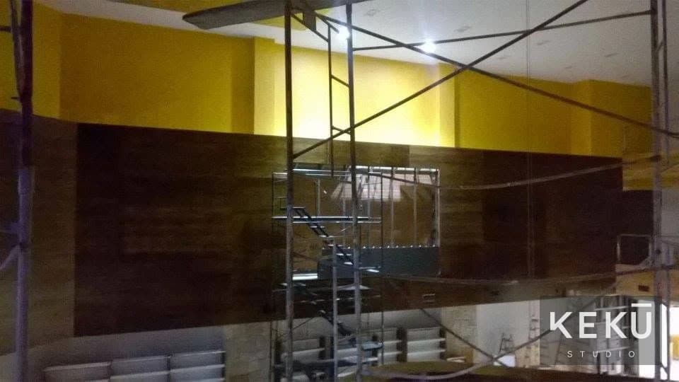 Revestimientos, iluminación y terminaciones del local