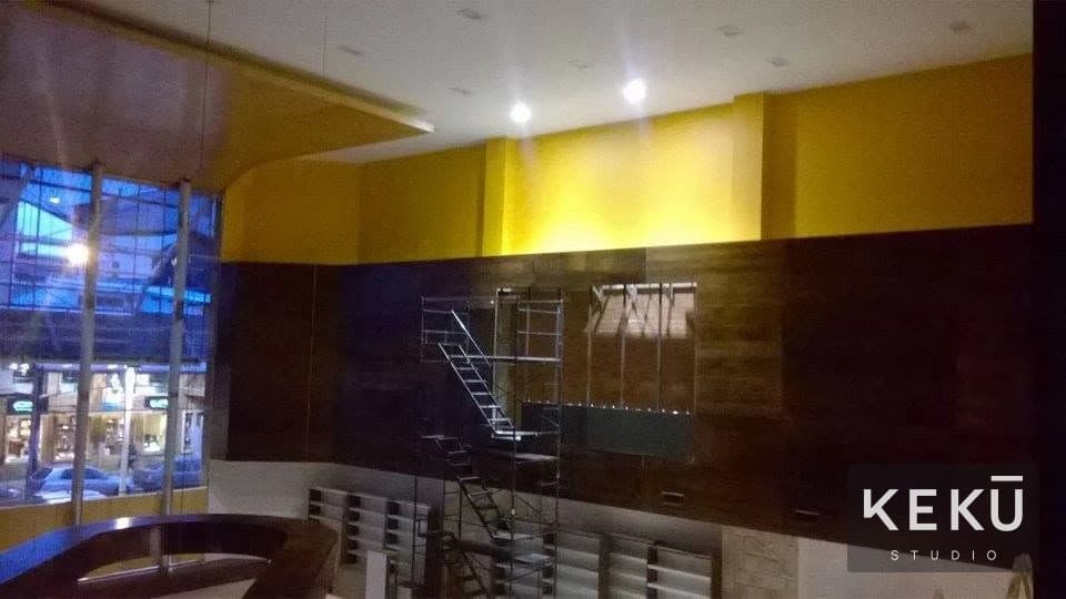Revestimientos, iluminación y terminaciones del local
