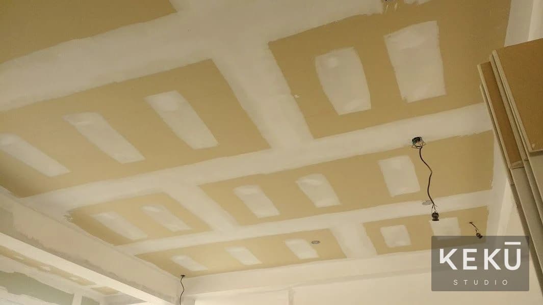 Cielorraso de placas con tratamiento de juntas