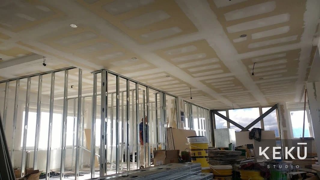 Montaje de tabiques y divisiones interiores del edificio