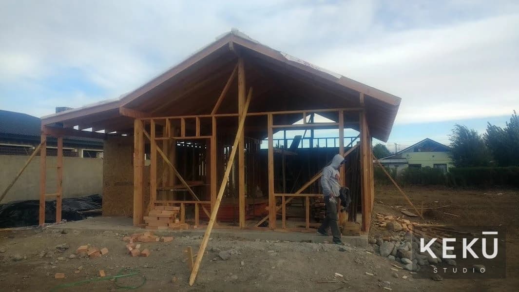 Montaje de la estructura de madera en Dina Huapi