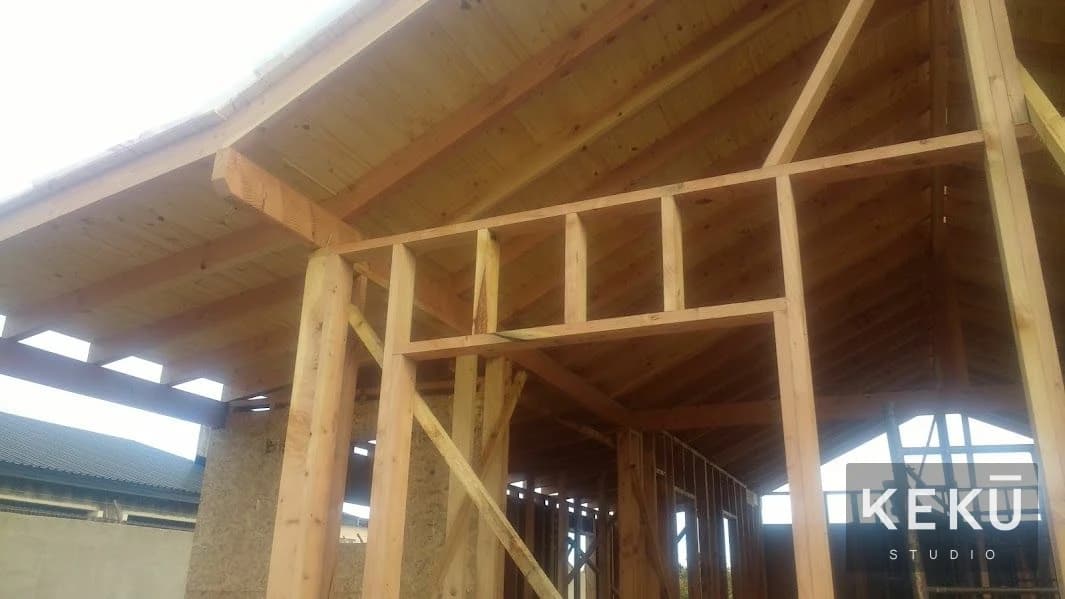 Estructura de madera de la vivienda en Dina Huapi