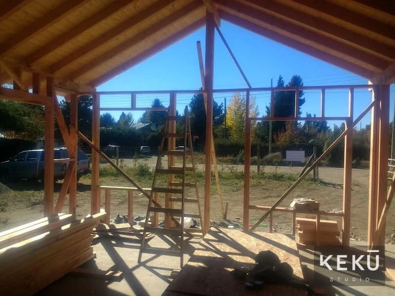Estructura de madera de la vivienda en Dina Huapi